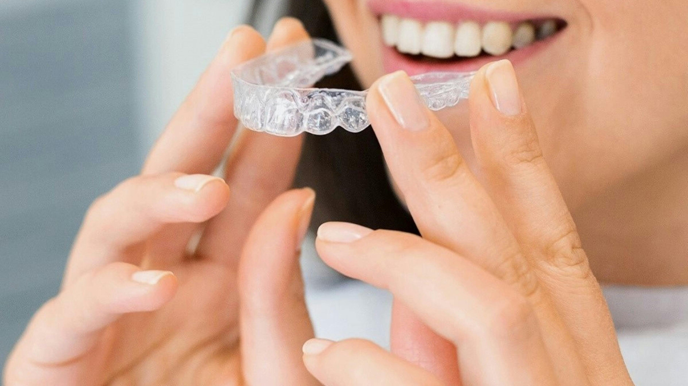 The Right Expert for Your Invisalign Journey: Orthodontist vs. Dentist